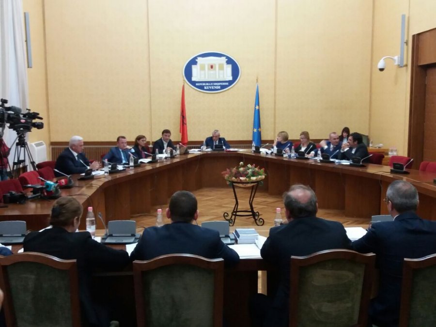 “TAHIRI”/ Rinis mbledhja e Këshillit të Mandateve me provat sekrete, largohet ish ministri