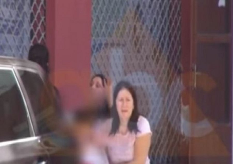 VIDEO/ Atentati në Vlorë, momenti kur nëna gjen djalin e plagosur