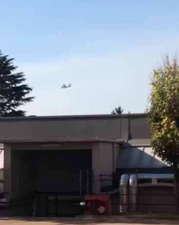 VIDEO/ Avion i vogel mbi Gjirin e Lalzit!