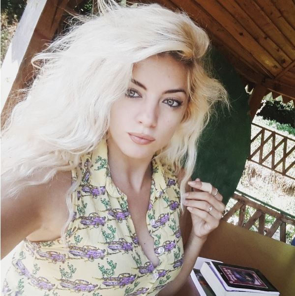 INTERVISTA/ Rrëfehet shkrimtarja shqiptare: Pse gratë duhen rrahur ndonjëherë?!