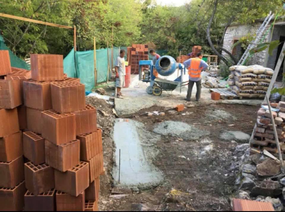 VIDEO/ Thellohet skandali i Butrinit, gazetarët nuk lejohen të futen brenda në park