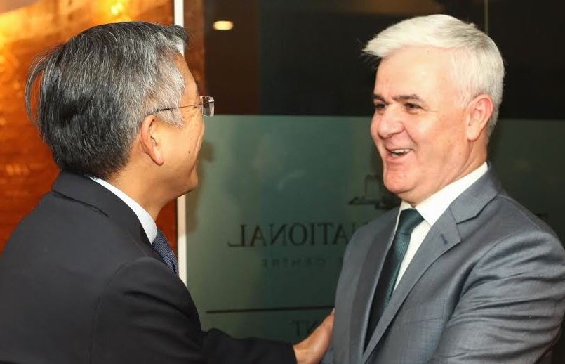 Ministri Xhafaj mbledh Lu dhe Vlahutin, 1 orë e gjysëm takim