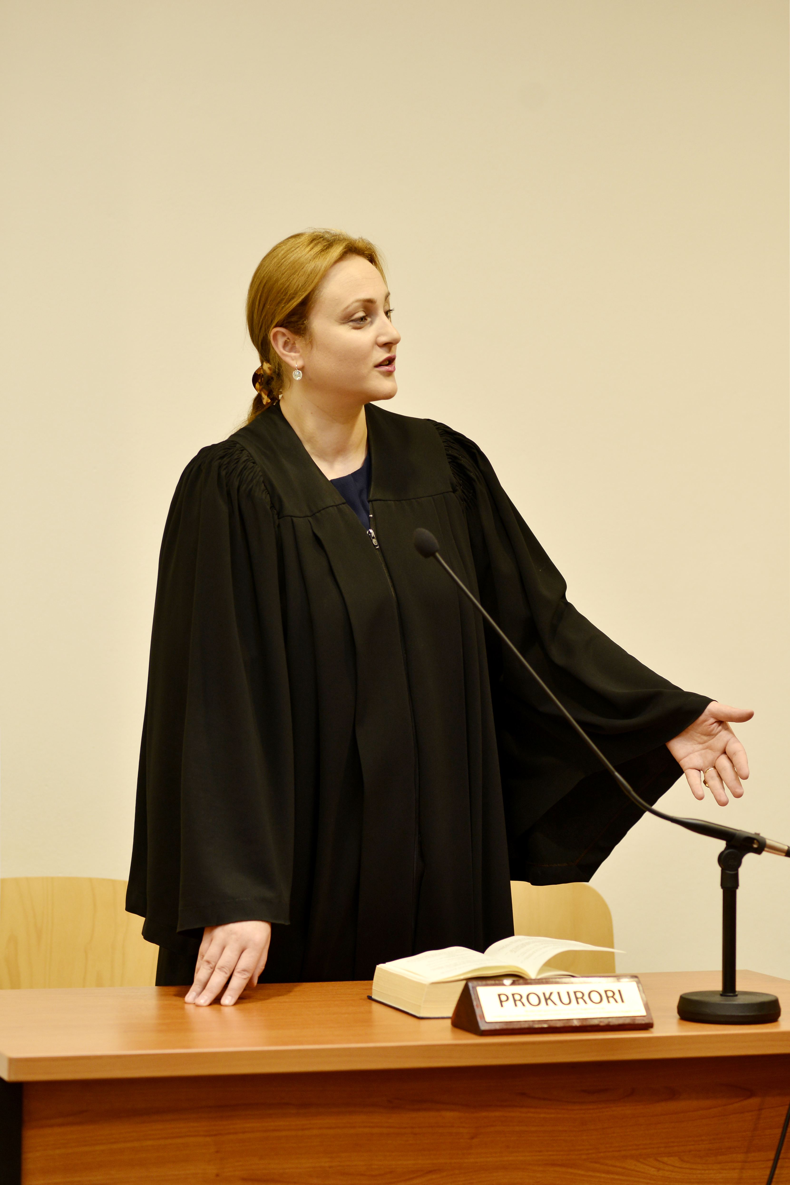 Prokurorja Elizabeta Imeraj: Çfare ndjej per te kur e dergoj pas hekurave