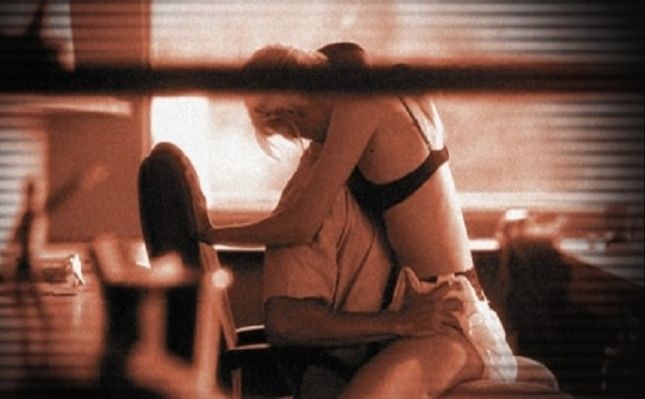 VIDEO/ Rënkimet e çiftit që bënte seks lënë pa gjumë banorët