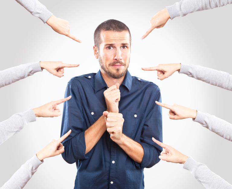 HISTORIA/ “Më kapën lakuriq me motrën e kunatës, familja po më…”