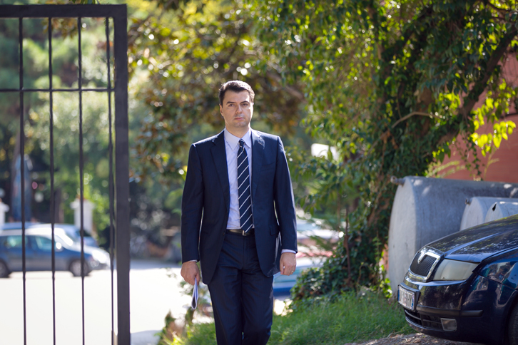 Basha komenton sulmin e kryeministrit ndaj gazetarëve:  Rama i sëmurë psikik, i marrë peng nga Tahiri