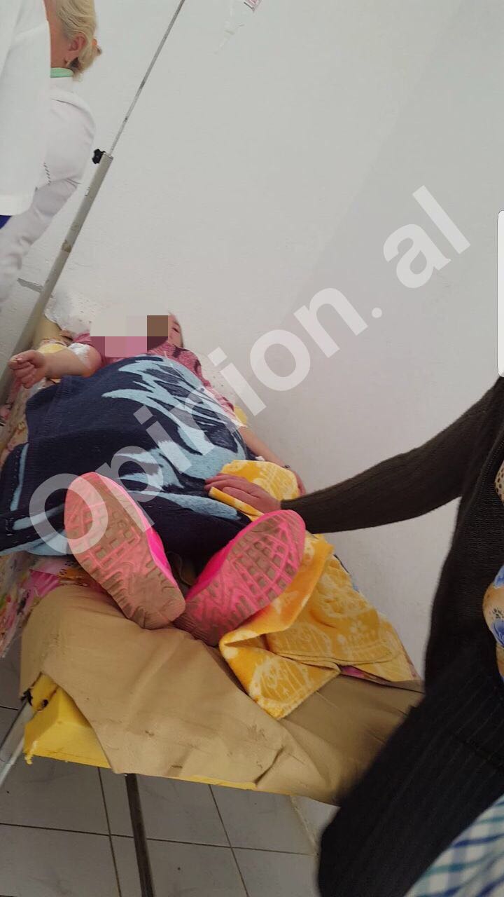 FOTO GALERI/ Pukë, helmim masiv në shkollë, 40 nxënës përfundojnë në spital