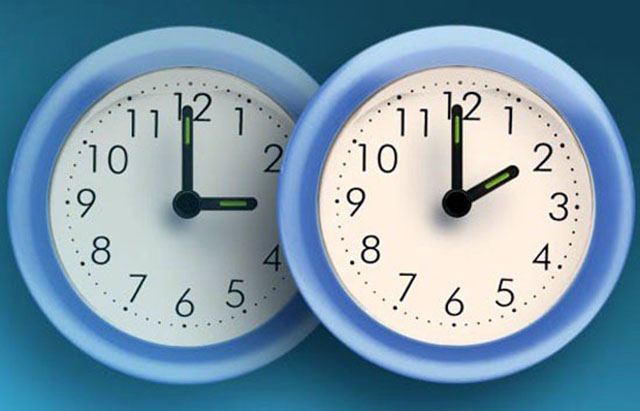 Të dielën vjen ora dimërore, akrepat shkojnë 60 minuta prapa