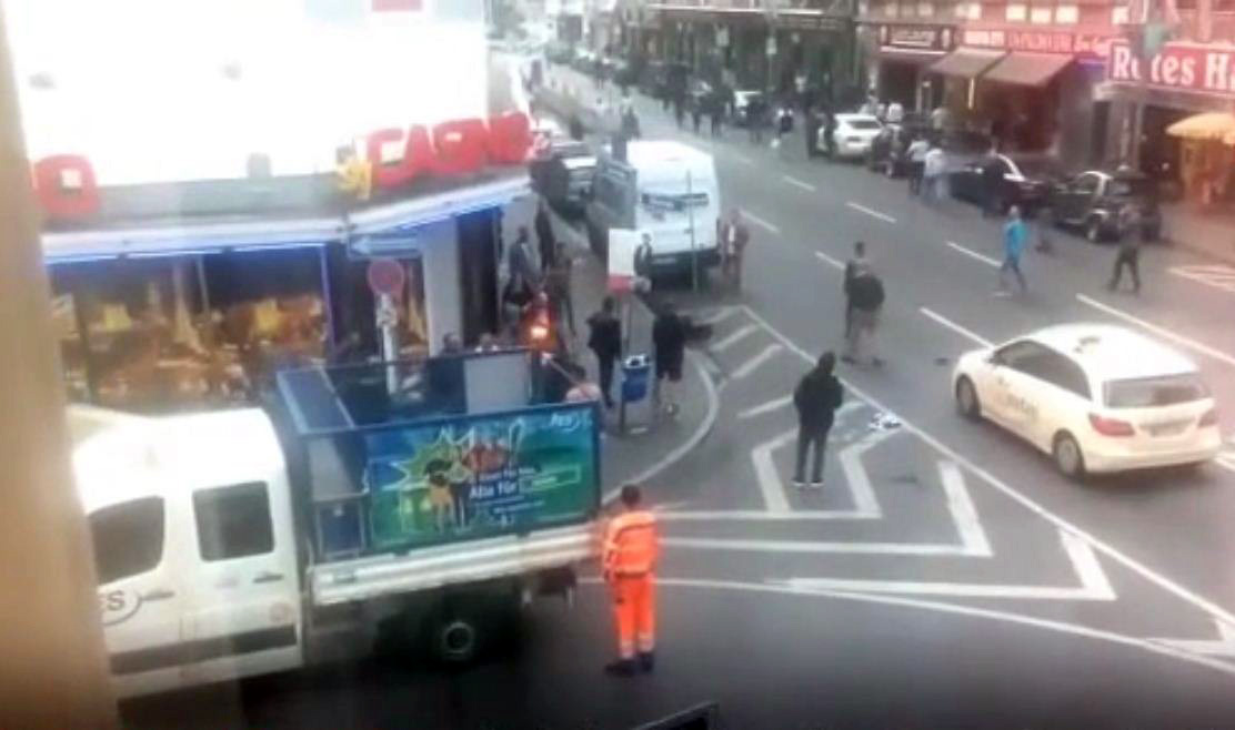 VIDEO/ Gjermani, shqiptarët përleshen me thika me marokenët