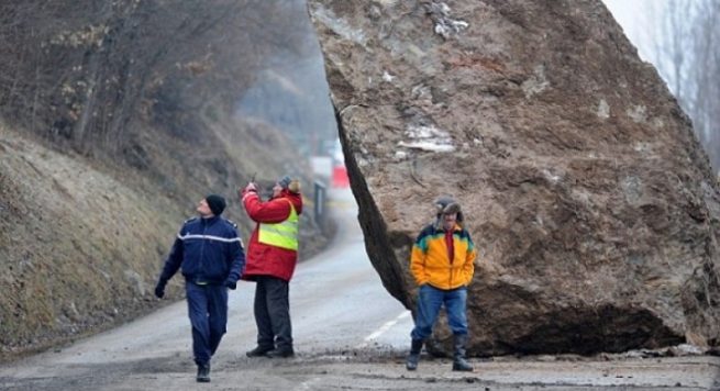 Lezhë, shkëputet shkëmbi në Torovicë, dyshohet për tre viktima