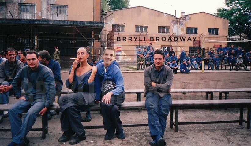 FOTO GALERI/ “Arrestohet Saimir Tahiri”, plas gallata në rrjetet sociale pas akuzave për Saimir Tahirin