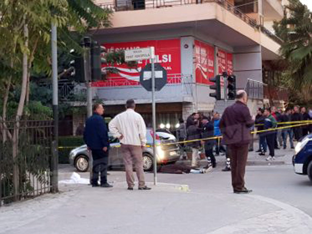 Vrasja e dyfishtë në Lushnje, shoqërohet nipi i Aldo Bares, protestojnë familjarët