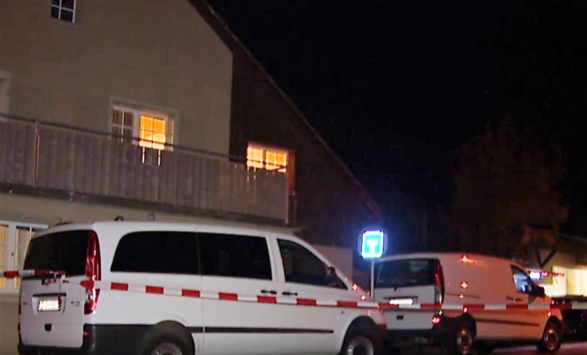 Krim në familje, burri ther gruan në sy të dy fëmijëve