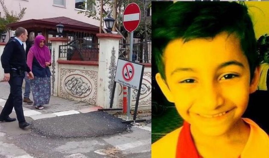 FOTO/ Nëna mbyt djalin 11-vjeçar me jastëk, e gjeti duke bërë seks me fqinjin