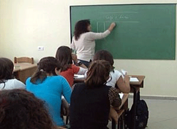 DENONCIMI/ Qeveria i mban “peng” mësuesve pagën e 13-të dhe shpërblimin e fundvitit