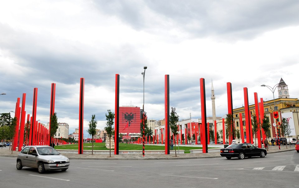 Programi për ceremonitë e 28 Nëntorit: 21 të shtëna të artilerisë në Vlorë deri tek pritja shtetërore në Pallatin e Brigadave