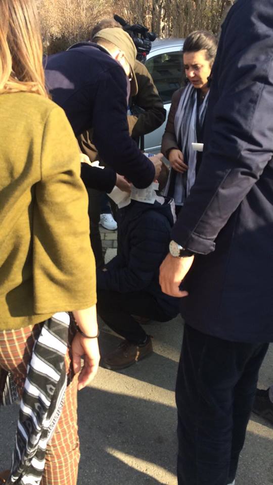 FOTO GALERI/ Plagosen deputetë e gazetarë gjatë arrestimit të Albin Kurtit