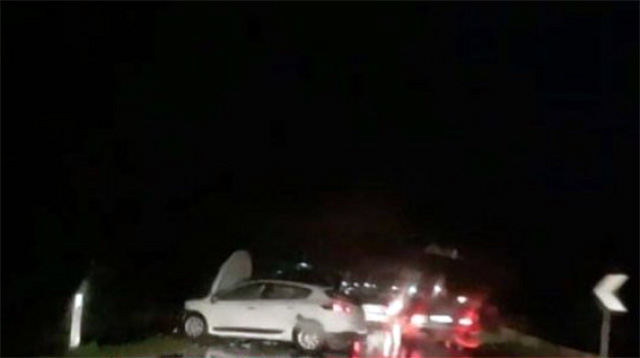 FOTO/ Përplasen tre automjete në aksin Fier – Levan, plagosen 8 persona