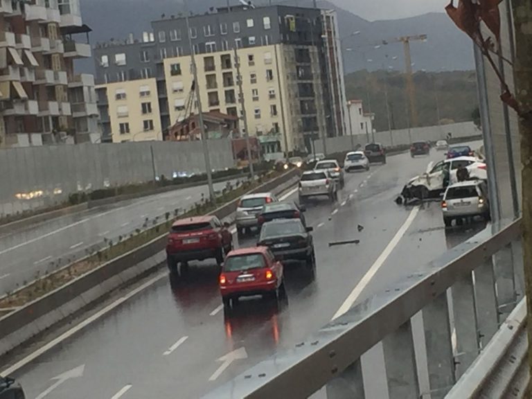 FOTO/ Aksident në Unazën e Re në kryeqytet