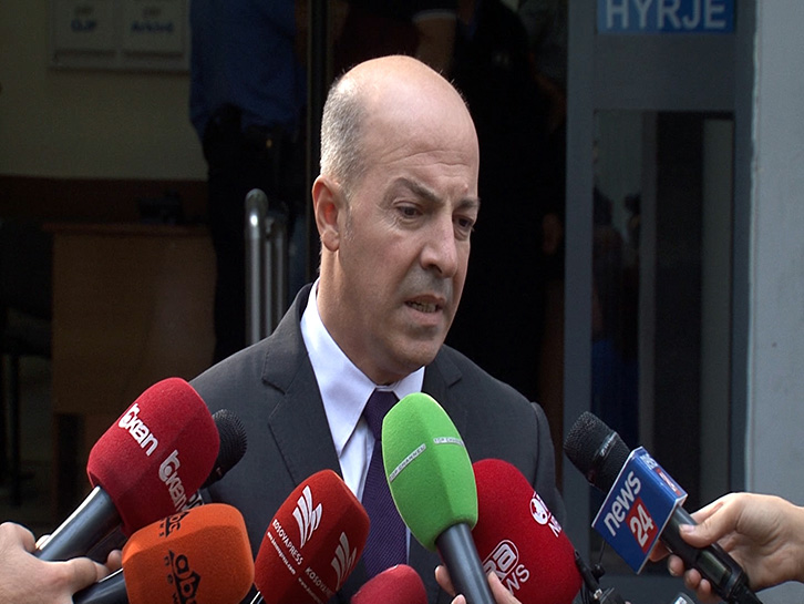 Shuma e gjetur në banesën e gjyqtarit, avokati tregon burimin: Shkëlqim Miri vuan nga një sëmundje e rëndë…