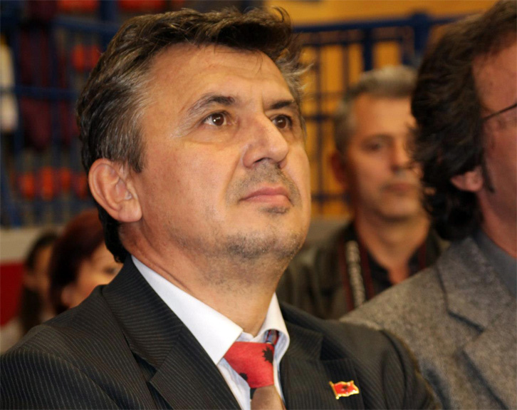 MARRËZI PA KUFI/ Drejtori i Autoritetit Portual Durrës “i trembur” nga mbipesha, bën tender për palestër e muskuj