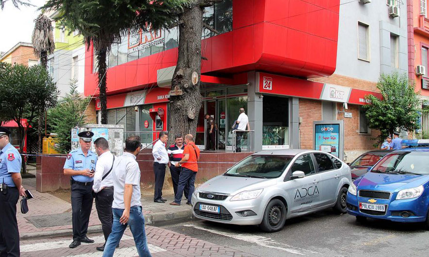 Vjedhja e bankës në ish-Bllok, alarmi ra tre herë, por askujt “nuk ia ndjeu”