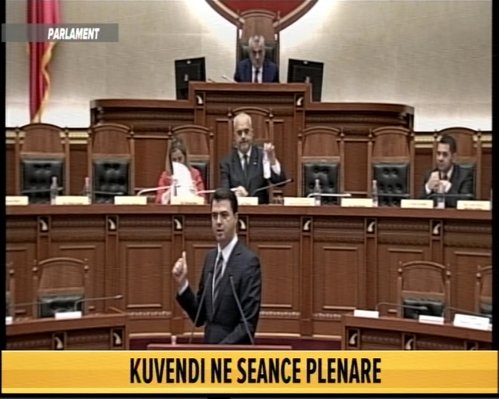 VIDEO/ Përsheshi dhe shkopi, Noka e Rama përplasen për Bashën, ndërhyn kryeparlamentari Ruçi