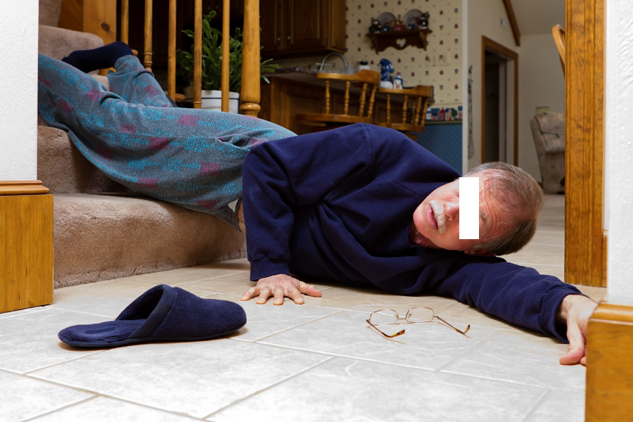 Elbasan, bie nga shkallët, humb jetën 60-vjeçari i paralizuar