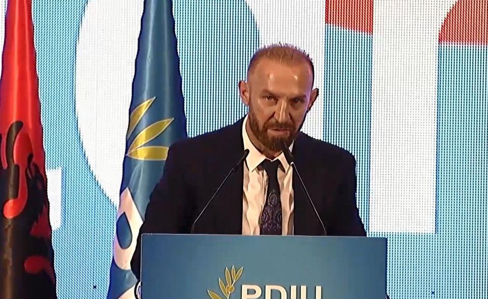 EMRI & FOTO/ Deputeti i PDIU-së, dorëzon mandatin