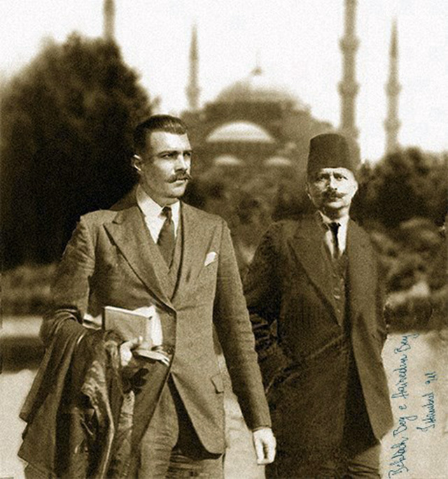 FOTO/ Argatët e beut i ruajtën pse kujtonin se ishin dokumente të pronësisë, por në fakt ishin kujtimet për 28 Nëntorin e vitit 1912