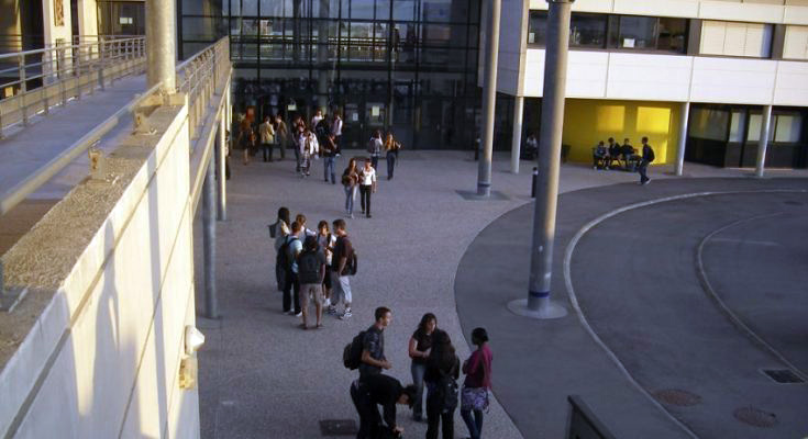 Francë, makina përplas turmën, plagosen 3 studentë