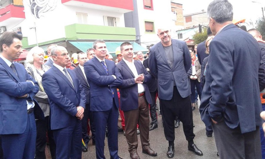 FOTO LAJM/ Veshja e Edi Ramës, ja shembulli frymëzues