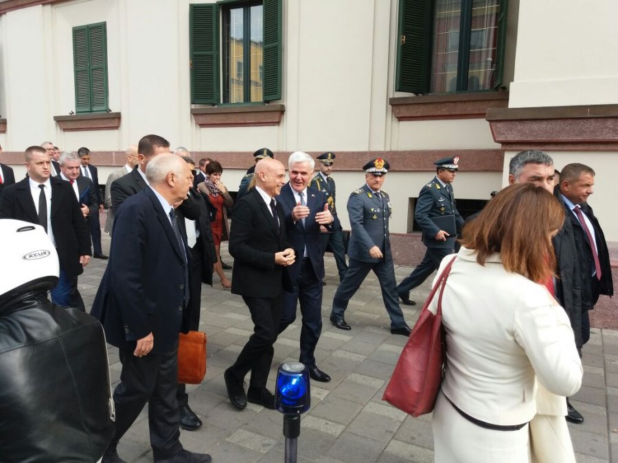 FOTO/ Ministri i Brendshëm italian 60 minuta takim me Fatmir Xhafajn – Nga Habiljat tek … ja çfarë kërkoi Marco Minniti