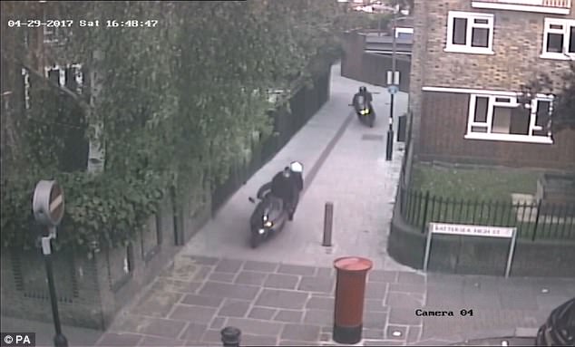 FOTO GALERI/ Problemi i ri në Londër, dhunuesit e grabitësit me motorë