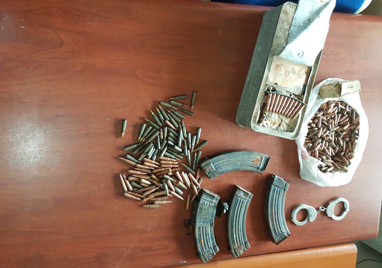 FOTO/ Zjarrëfikësi i Pukës përfundon në pranga, ja çfarë iu gjet në banesë