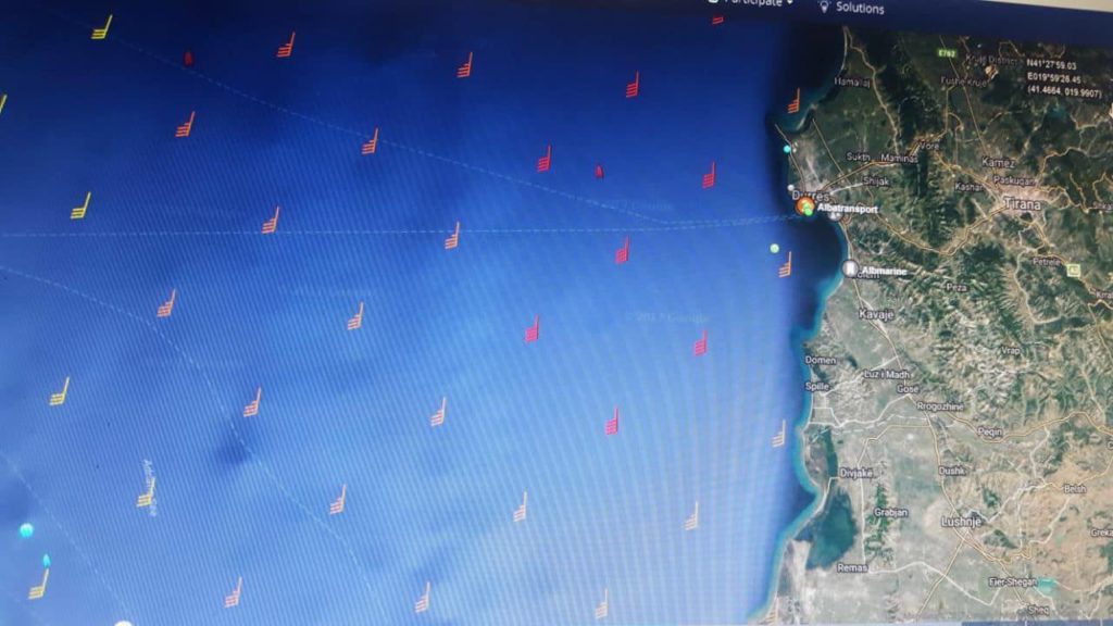 FOTO/ Portet e vendit në “bllokadë”, lundrimi në det i pamundur prej kushteve atmosferike