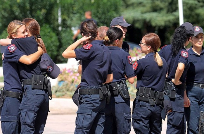 FOTO & EMRI/ Ja kush është policja e arrestuar, sot mori legalizimin por s’e gëzoi