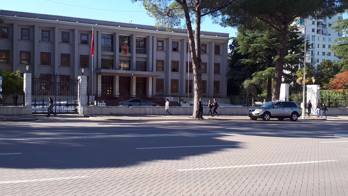 FOTO/ Ambasadorja Vlahutin takon Metën në Presidencë