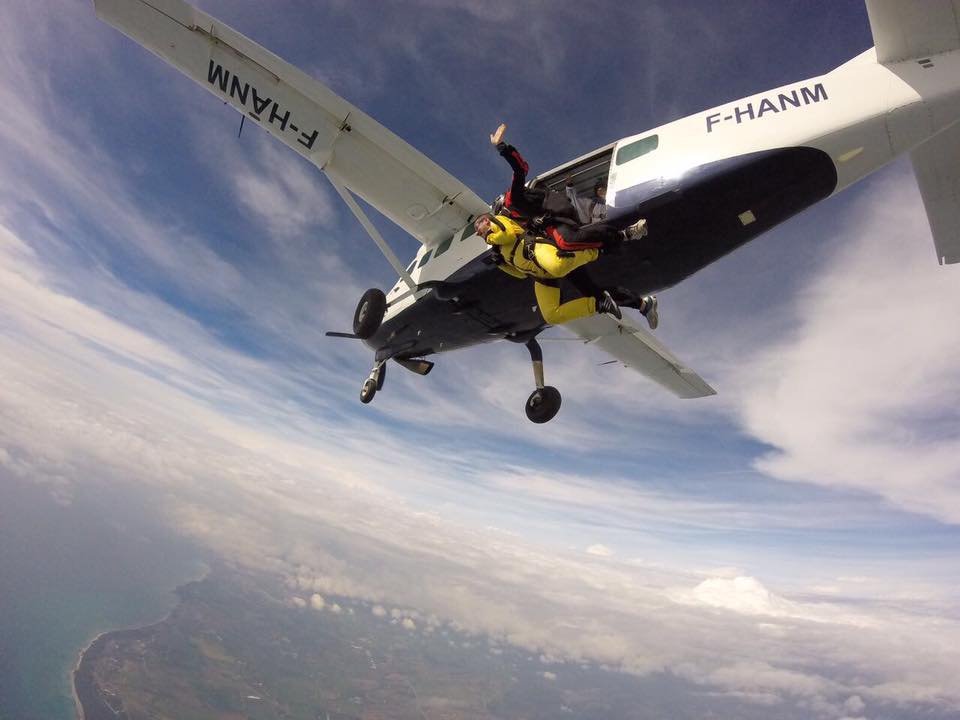 DETAJE & FOTO/ Saimir Tahiri kishte kërkuar edhe leje për drejtim avioni…