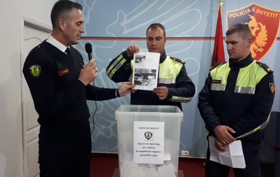 VIDEO/ Policia hedh lotarinë “Shoferi Model”, ja 20 targat fituese
