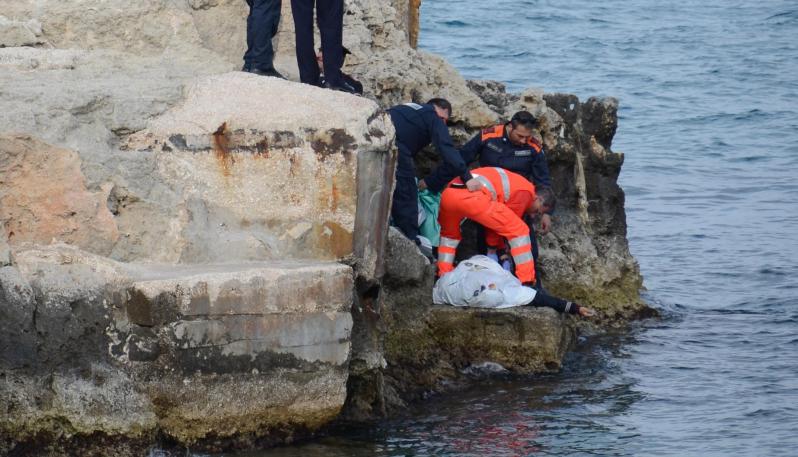 Gjendet një person i pajetë dhe drogë shqiptare në brigjet italiane
