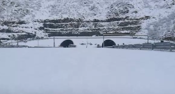 FOTO/ Bie dëbora e parë për 2017, zbardhen disa zona të Shqipërisë