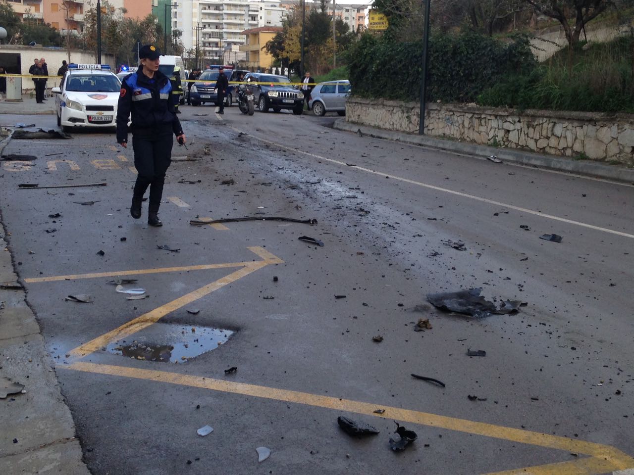 FOTO GALERI/ Tronditet Vlora, eksploziv makinës së një 25 vjeçari, i plagosuri në spital