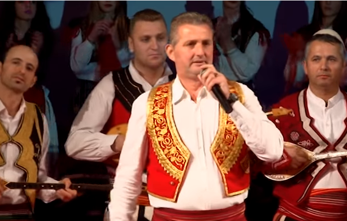 Humb jetën këngëtari i njohur i muzikës popullore