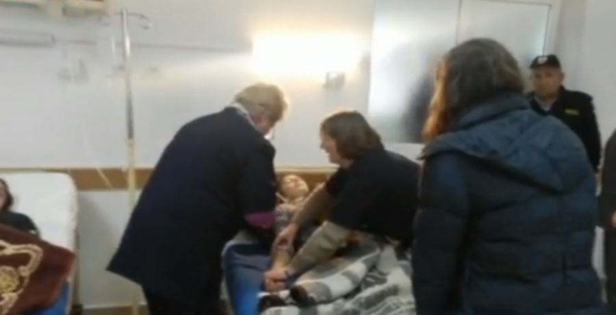 FOTO GALERI/ Helmimi në shkollën e Shupenzës, Policia: 16 nxënës të shtruar në spital, ja shkaku i ngjarjes