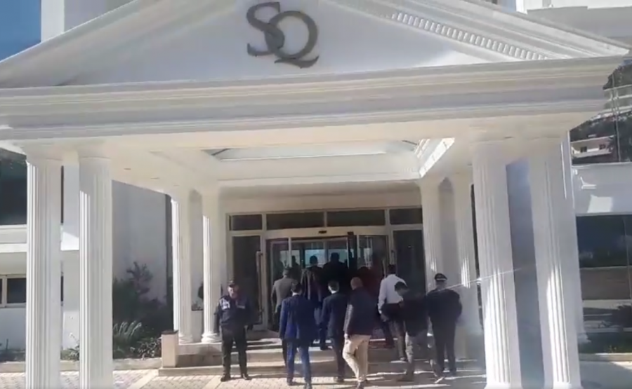 VIDEO/ Pamjet live nga mësymja e prokurorëve në çdo dhomë të ‘Santa Quarantës’ së Klemend Balilit