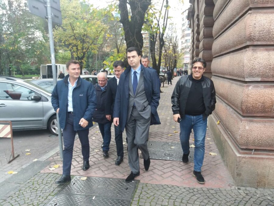 VIDEO/ Basha paralajmëron megaskandalin e qeverisë: Ekspertët e opozitës kanë në dorë dosjen, e zbuluan agjencitë partnere