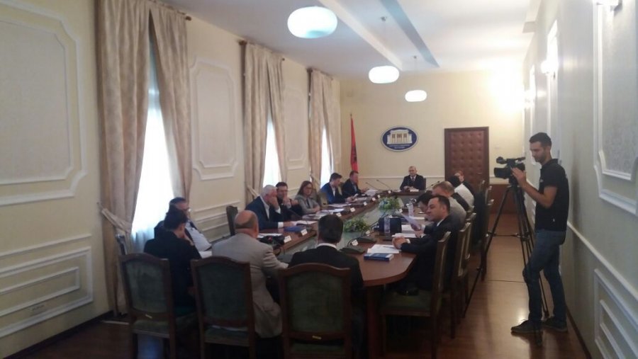 KOMISIONI I LIGJEVE/ Largohet PD, Bylykbashi-Manjës: Çojani ligjin Habilajve për konsultim
