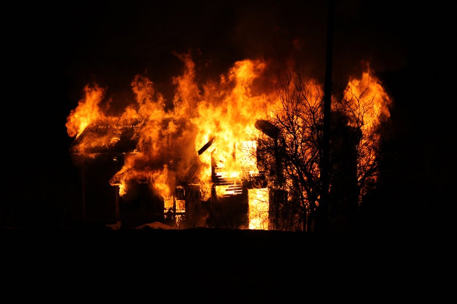 Ngjarje e çuditshme në Korçë, digjet banesa e pabanuar, por gjatë kontrollit gjendet një kufomë