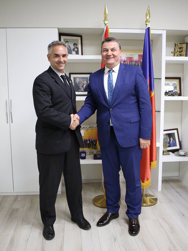 FOTOGALERI/ Kreu i Policisë së Shtetit, Haki Çako pret në zyrë dy agjentët e FBI